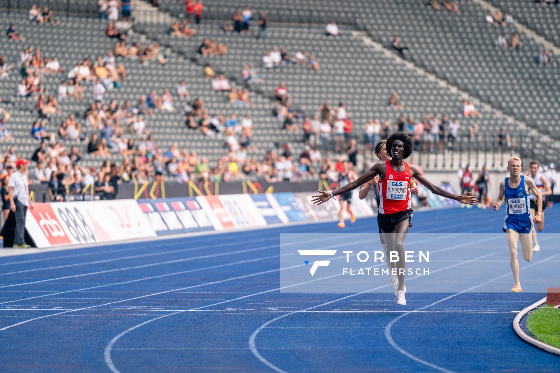 Deutscher Meister ueber 5000m Mohamed Mohumed (LG Olympia Dortmund) waehrend der deutschen Leichtathletik-Meisterschaften im Olympiastadion am 25.06.2022 in Berlin